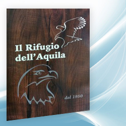 targa con incisione al laser e verniciatura